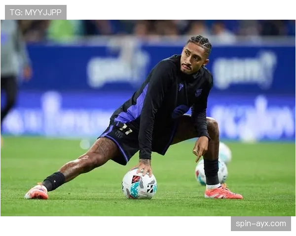 拉菲尼亚爆发惊人速度，球队士气高涨迎战关键战役