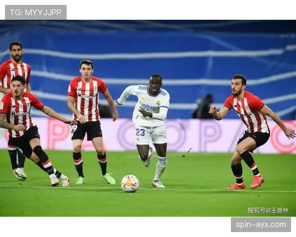 西甲豪门豪掷重金引进明星球员，球迷期待助球队重返巅峰