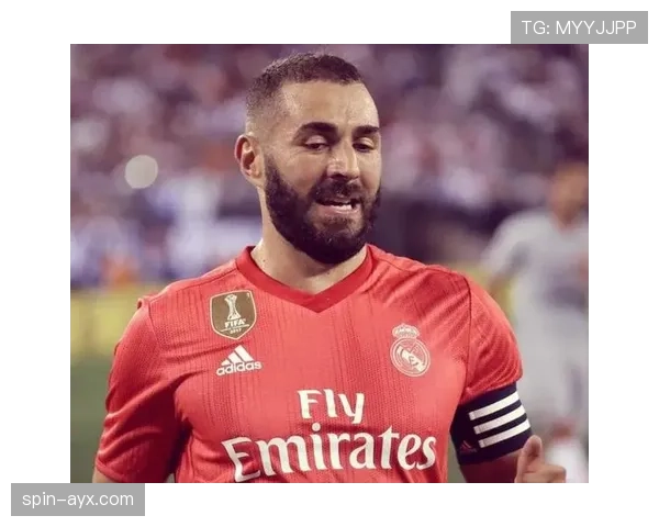 本泽马长期稳定首发的战术角色解析