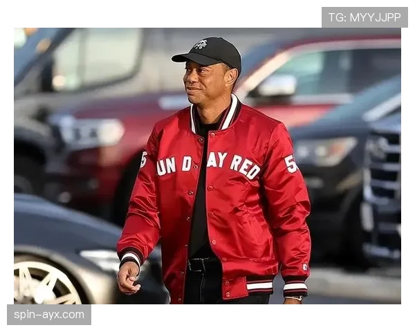 泰格伍兹开着百万豪车，刚下场就跟隔壁大爷遛狗一样淡定，你说这气场谁顶得住？