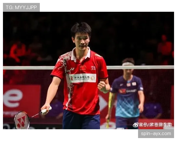 李诗沣随手一抬表，候机厅都亮了，我只盯着那块表想价签