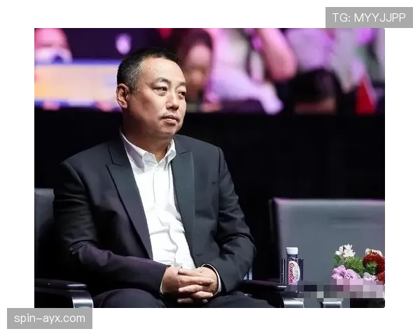 刘国梁家的乒乓球桌镶金边？